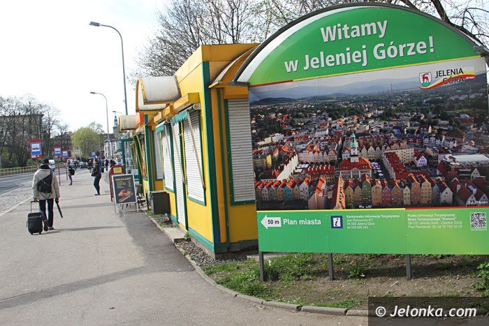 czytelnik-mzk-mija-sie-z-pociagami-foto-64866