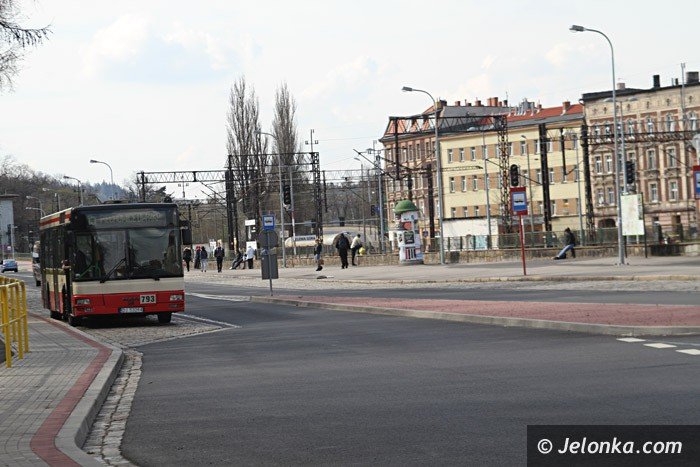 czytelnik-mzk-mija-sie-z-pociagami-foto-64866