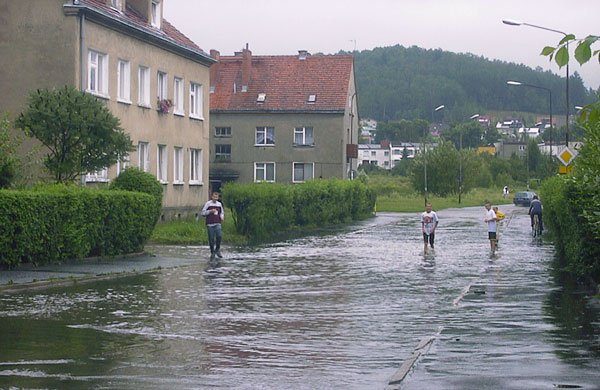 wielka-woda-niszczy-szosy-wiesci-na-goraco-6500