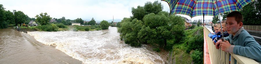 wielka-woda-niszczy-szosy-wiesci-na-goraco-6500