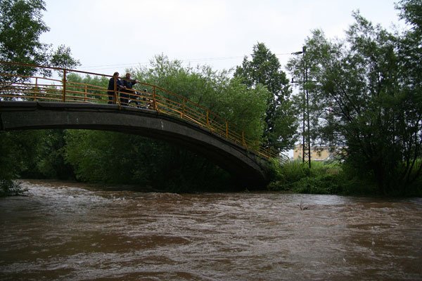 wielka-woda-niszczy-szosy-wiesci-na-goraco-6500