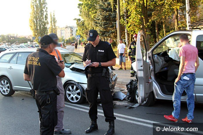 zderzenie-na-kiepury-jedna-osoba-trafia-do-szpitala-foto-65031