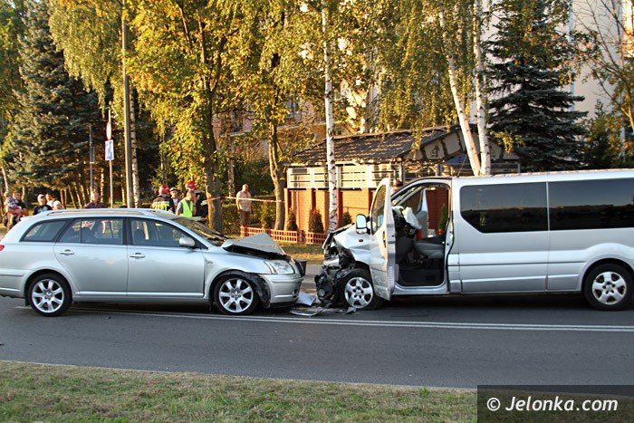 zderzenie-na-kiepury-jedna-osoba-trafia-do-szpitala-foto-65031