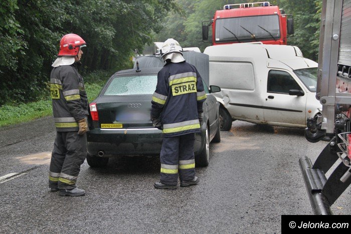 zderzenie-dwoch-aut-na-drodze-do-karpacza-foto-65077