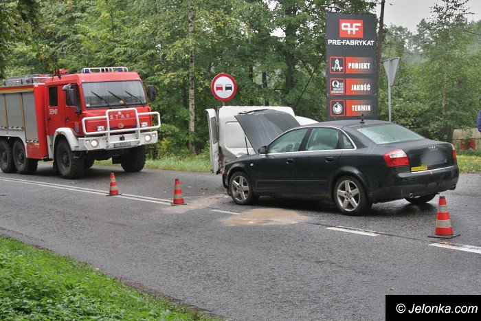 zderzenie-dwoch-aut-na-drodze-do-karpacza-foto-65077