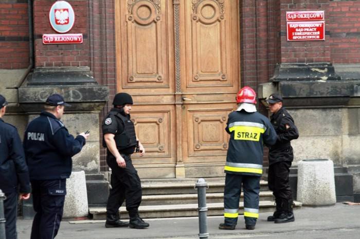Rejestrowanie rozmów ma m.in. zniechęcić do zgłaszania fałszywych alarmów o ładunkach wybuchowych podłożonych w sądzie