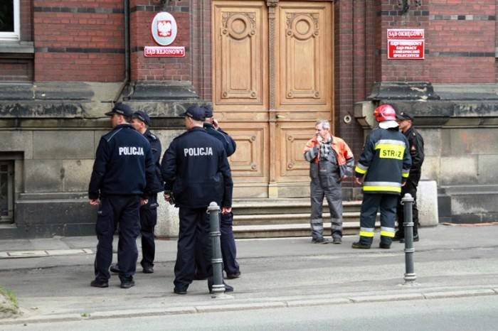 Rejestrowanie rozmów ma m.in. zniechęcić do zgłaszania fałszywych alarmów o ładunkach wybuchowych podłożonych w sądzie
