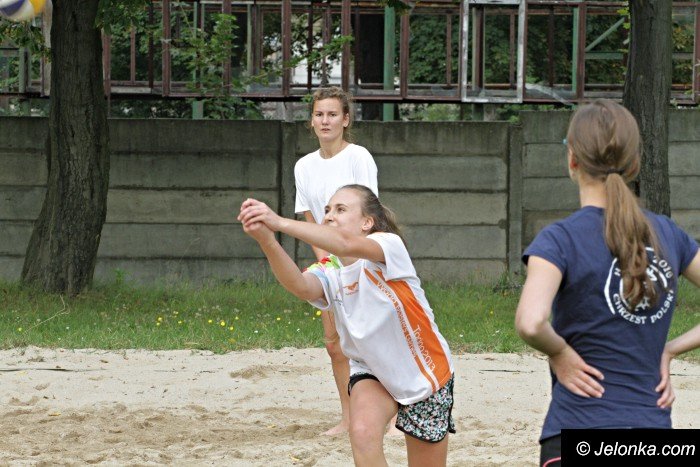 dziewczyny-z-jedynki-wygray-turniej-siatkowki-plazowej-foto-65235