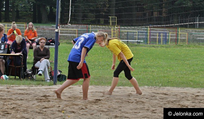 dziewczyny-z-jedynki-wygray-turniej-siatkowki-plazowej-foto-65235