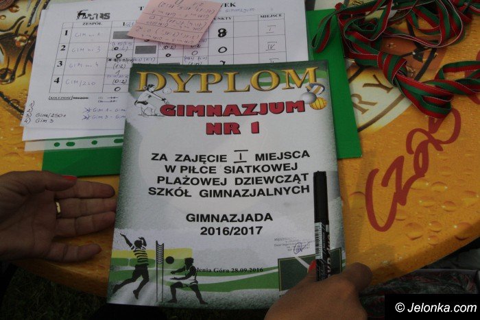 dziewczyny-z-jedynki-wygray-turniej-siatkowki-plazowej-foto-65235