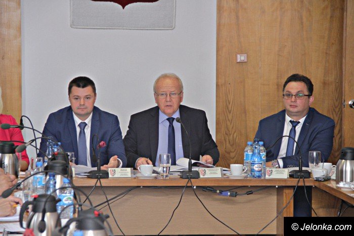 zota-kartka-za-hucpe-na-sesji-rady-powiatu-foto-65250