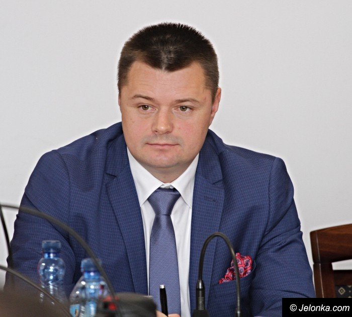 zota-kartka-za-hucpe-na-sesji-rady-powiatu-foto-65250