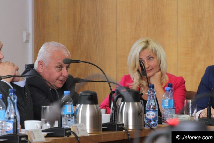 zota-kartka-za-hucpe-na-sesji-rady-powiatu-foto-65250