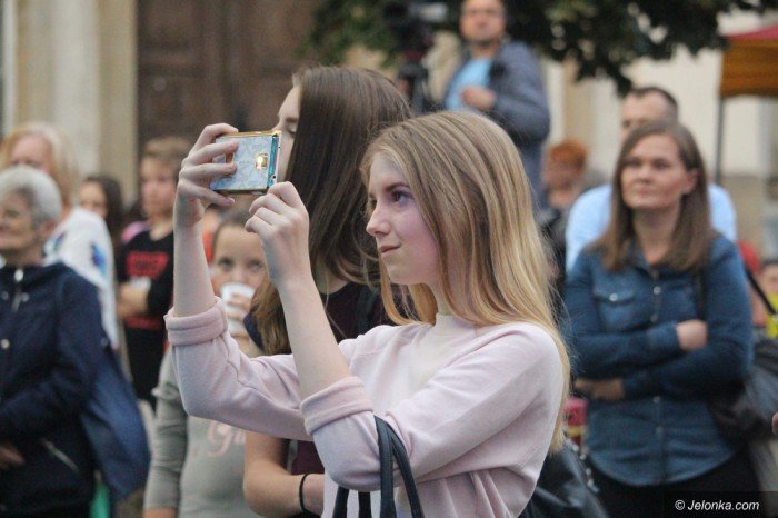 wodnik-i-partnerzy-na-placu-ratuszowym-foto-65283