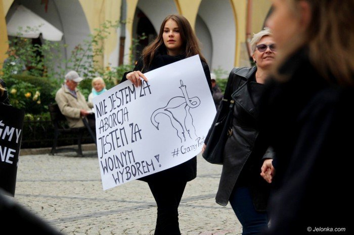 krotkie-spiecia-na-demonstracji-ws-aborcji-foto-65320