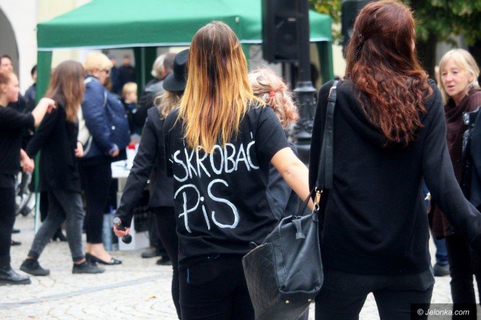 krotkie-spiecia-na-demonstracji-ws-aborcji-foto-65320