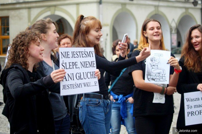 krotkie-spiecia-na-demonstracji-ws-aborcji-foto-65320