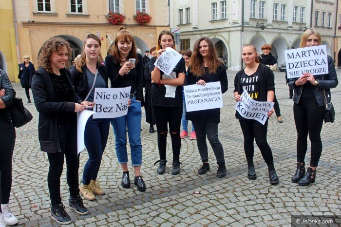 krotkie-spiecia-na-demonstracji-ws-aborcji-foto-65320