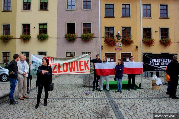 krotkie-spiecia-na-demonstracji-ws-aborcji-foto-65320