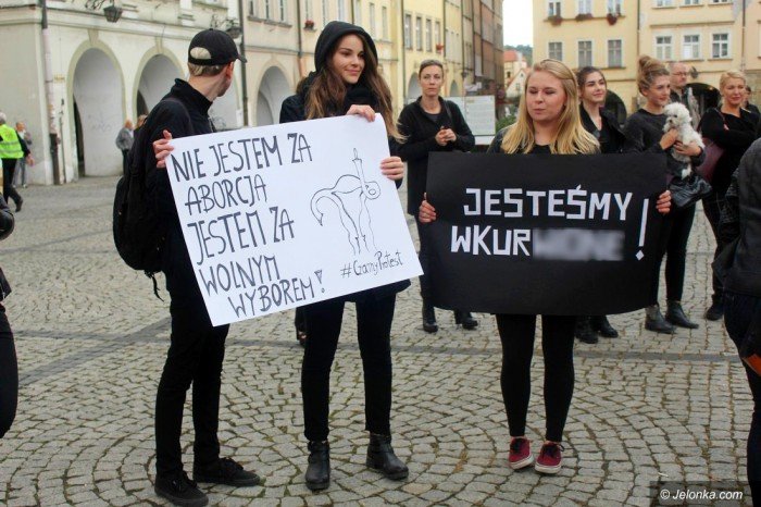 krotkie-spiecia-na-demonstracji-ws-aborcji-foto-65320