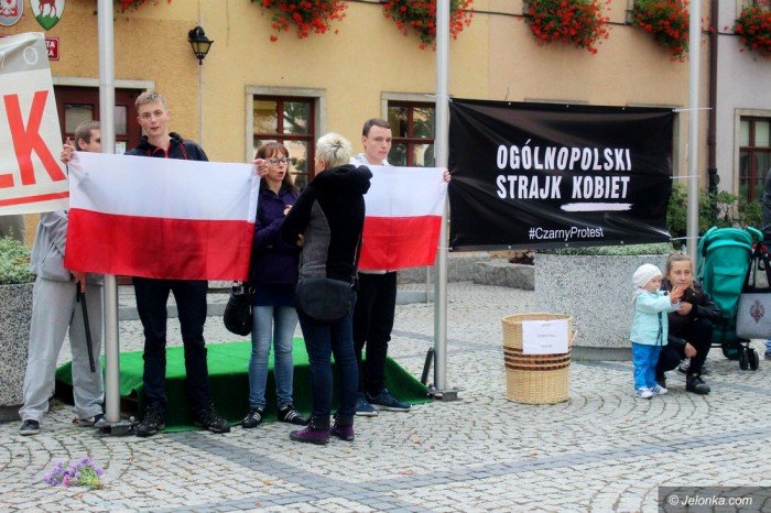 krotkie-spiecia-na-demonstracji-ws-aborcji-foto-65320