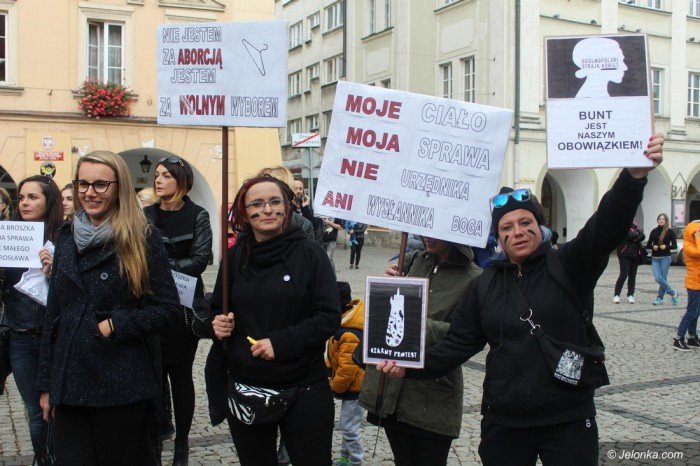 krotkie-spiecia-na-demonstracji-ws-aborcji-foto-65320