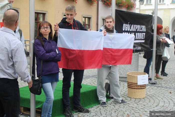 krotkie-spiecia-na-demonstracji-ws-aborcji-foto-65320