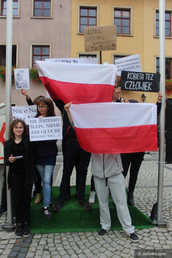 krotkie-spiecia-na-demonstracji-ws-aborcji-foto-65320