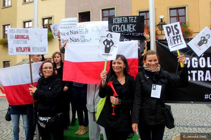 krotkie-spiecia-na-demonstracji-ws-aborcji-foto-65320