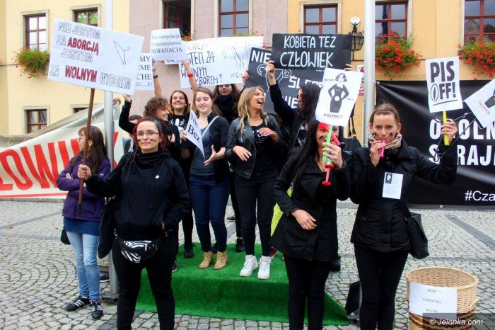 krotkie-spiecia-na-demonstracji-ws-aborcji-foto-65320