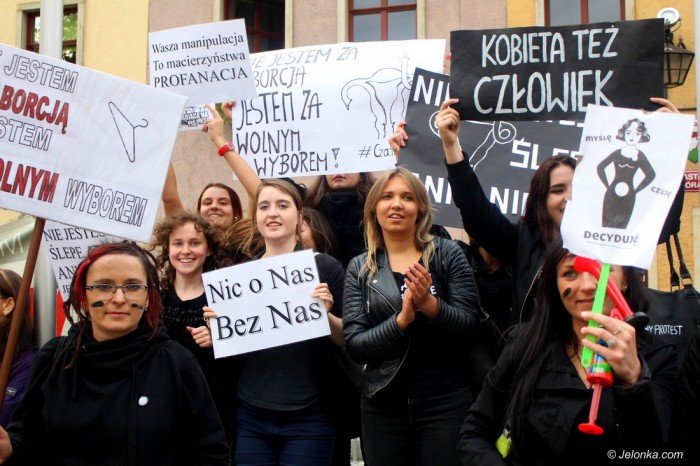 krotkie-spiecia-na-demonstracji-ws-aborcji-foto-65320