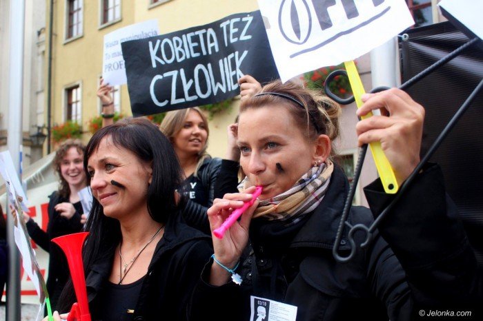 krotkie-spiecia-na-demonstracji-ws-aborcji-foto-65320