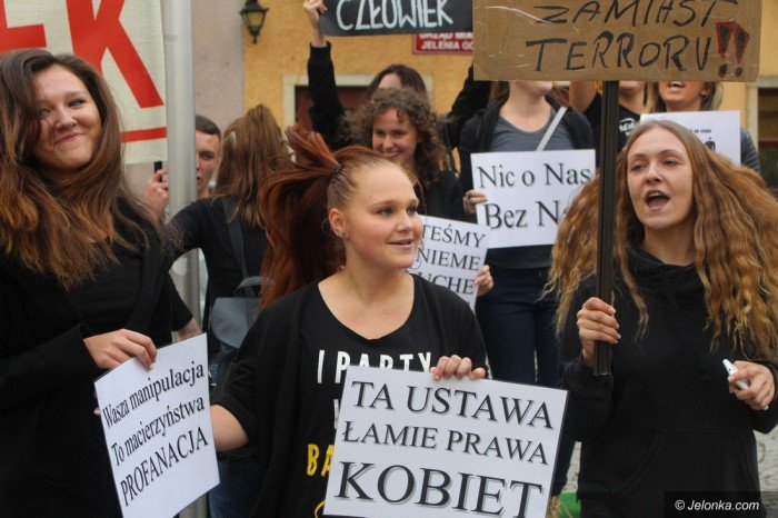 krotkie-spiecia-na-demonstracji-ws-aborcji-foto-65320