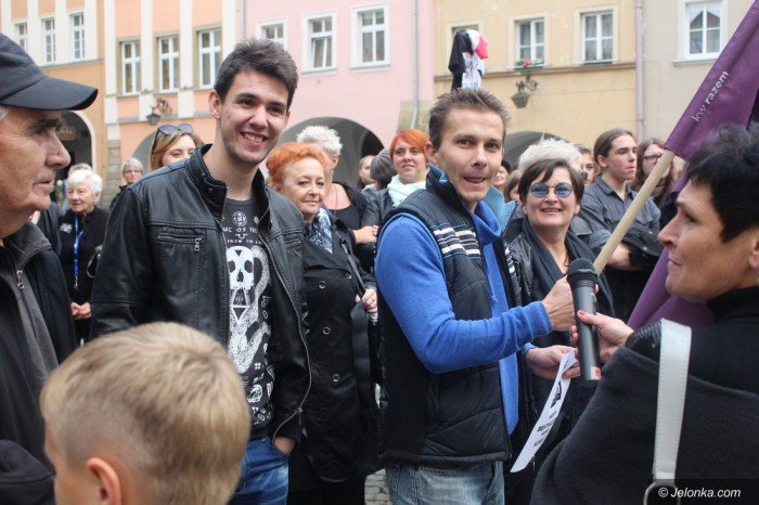 krotkie-spiecia-na-demonstracji-ws-aborcji-foto-65320