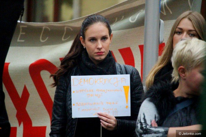 krotkie-spiecia-na-demonstracji-ws-aborcji-foto-65320