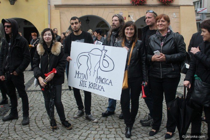 krotkie-spiecia-na-demonstracji-ws-aborcji-foto-65320