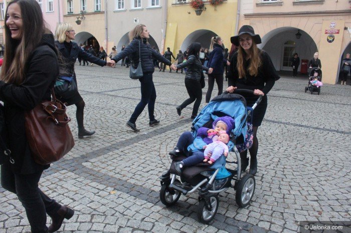 krotkie-spiecia-na-demonstracji-ws-aborcji-foto-65320