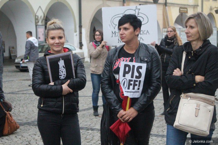 krotkie-spiecia-na-demonstracji-ws-aborcji-foto-65320