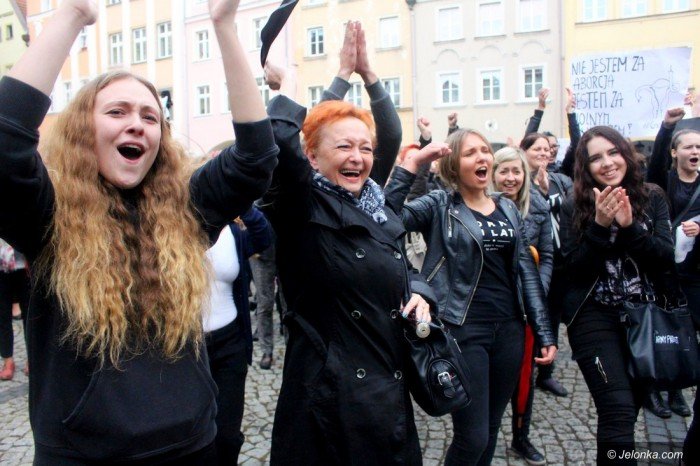 krotkie-spiecia-na-demonstracji-ws-aborcji-foto-65320