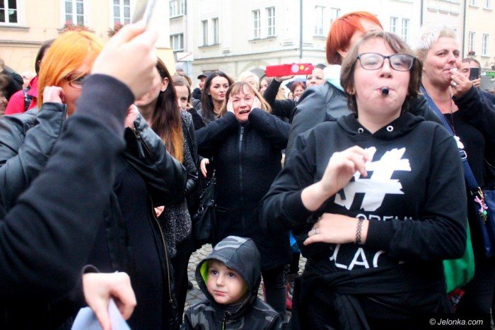 krotkie-spiecia-na-demonstracji-ws-aborcji-foto-65320