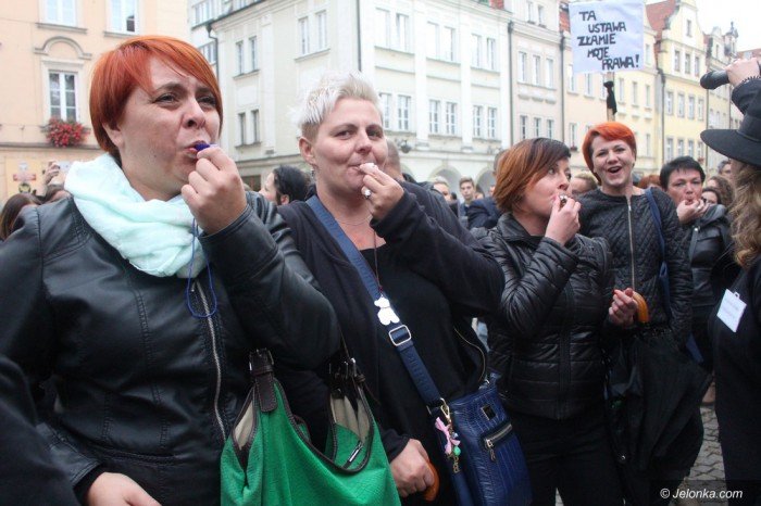 krotkie-spiecia-na-demonstracji-ws-aborcji-foto-65320