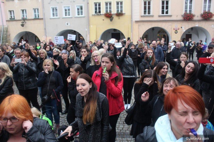 krotkie-spiecia-na-demonstracji-ws-aborcji-foto-65320