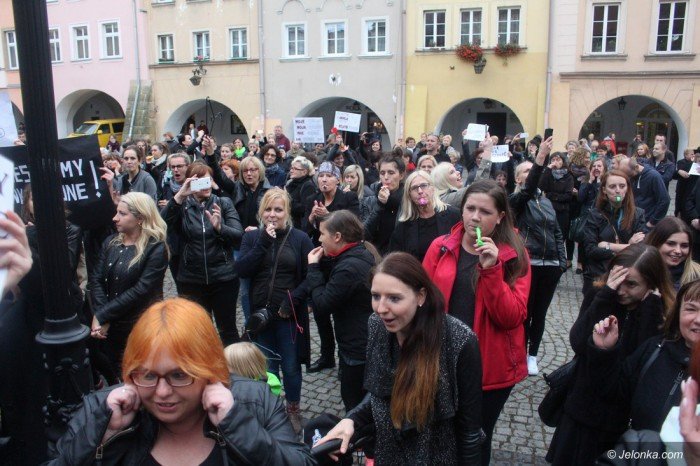 krotkie-spiecia-na-demonstracji-ws-aborcji-foto-65320