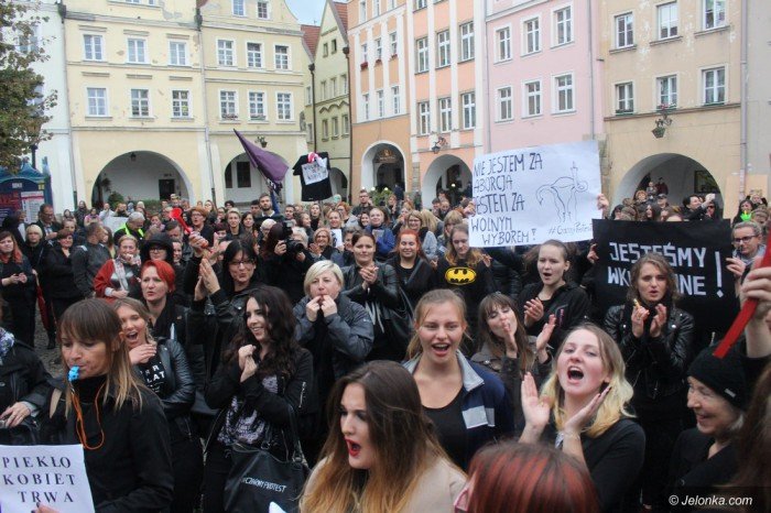 krotkie-spiecia-na-demonstracji-ws-aborcji-foto-65320