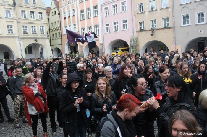 krotkie-spiecia-na-demonstracji-ws-aborcji-foto-65320