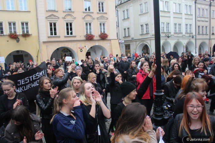 krotkie-spiecia-na-demonstracji-ws-aborcji-foto-65320