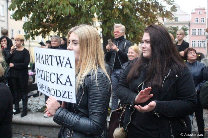 krotkie-spiecia-na-demonstracji-ws-aborcji-foto-65320