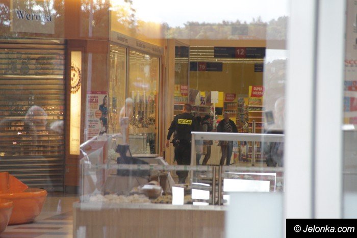 ewakuacja-w-tesco-przez-gupi-zart-aktualizacja-foto-65376