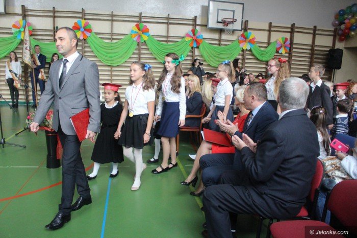 artystyczne-pasowanie-pierwszakow-w-dwojce-foto-65390