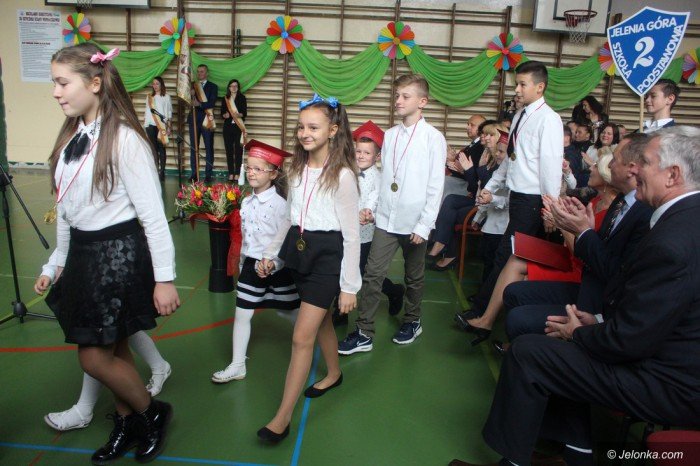 artystyczne-pasowanie-pierwszakow-w-dwojce-foto-65390